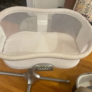 HALO Swivel Sleeper bassinet